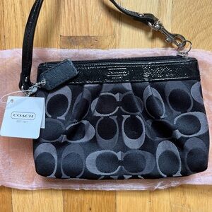 COACH Signature Canvas Wristlet SV / Black Multi NWT